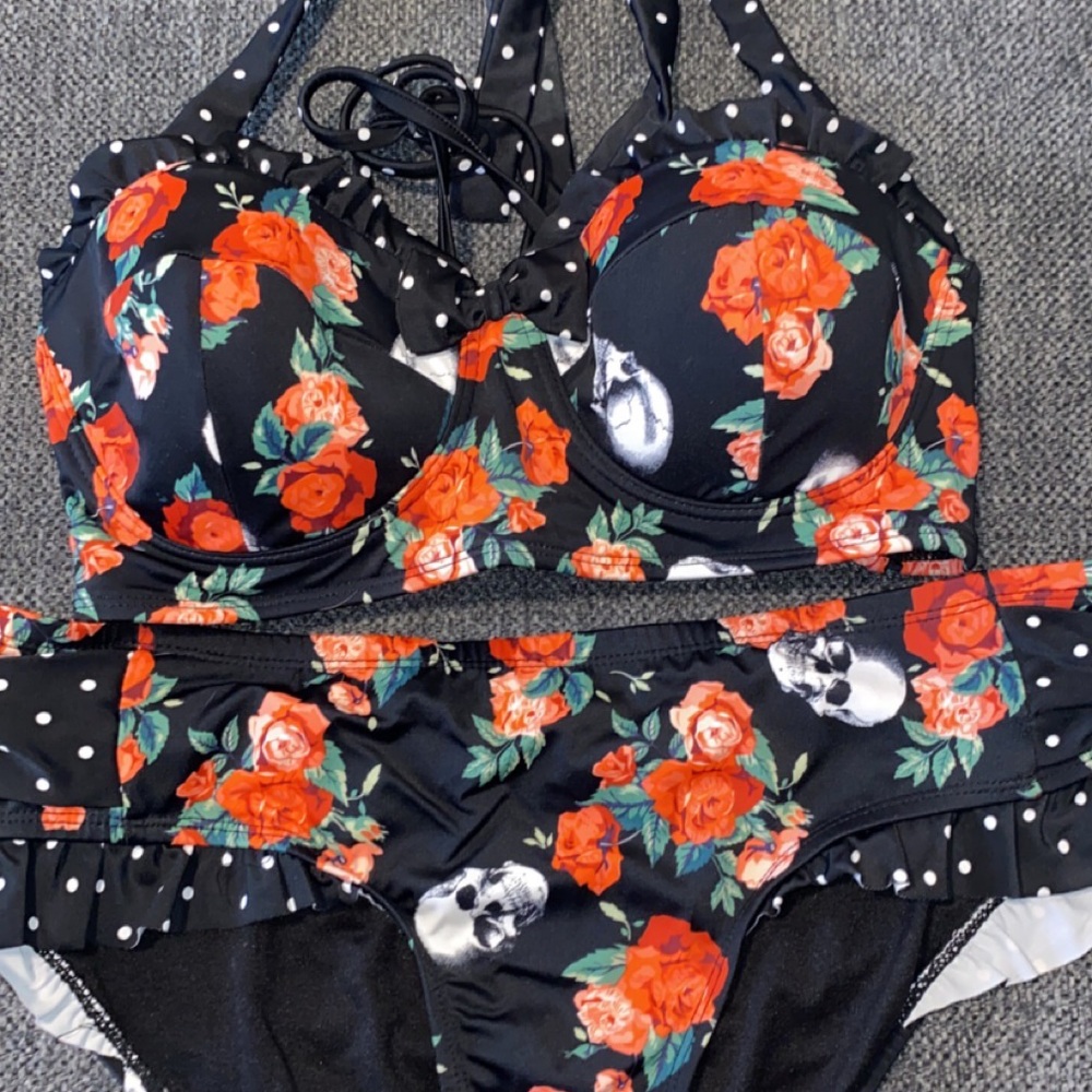 Midnight Hour brand size L cute bikini